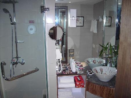 dusche mit regenbrause!!! haben muss!