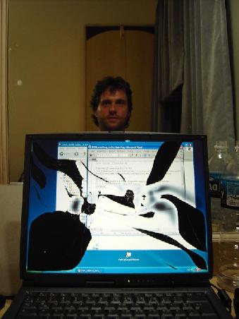 das sind keine farbflecken am foto sondern so sieht der monitor aus, auf dem ich arbeite ps: das wird das einzige selbstportraet bleiben!