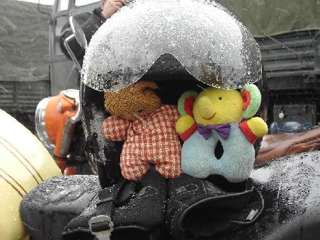 nicht mal 'fant/hase wollten am pass unter dem helm hervorkommen