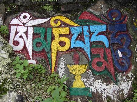 auf dem weg zum dalai lama, aber ob es jetzt wirklich "om mane ..." heisst