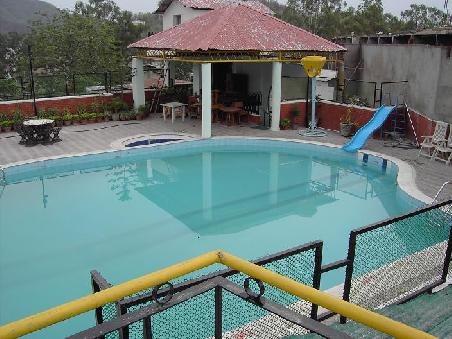 der rooftop pool