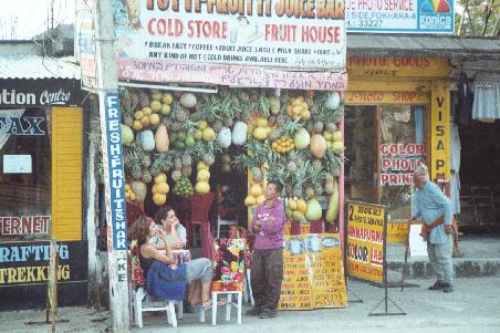 zur illustration: ein coldstore, allerdings viel groesser und in pokhara ...