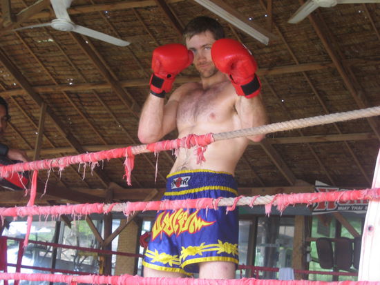 Vorbei am Thai Boxing Camp