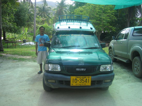 Unser Fahrer und sein Pritschenwagen