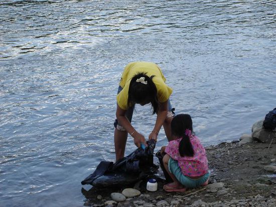 Waesche waschen im Fluss "Xong"