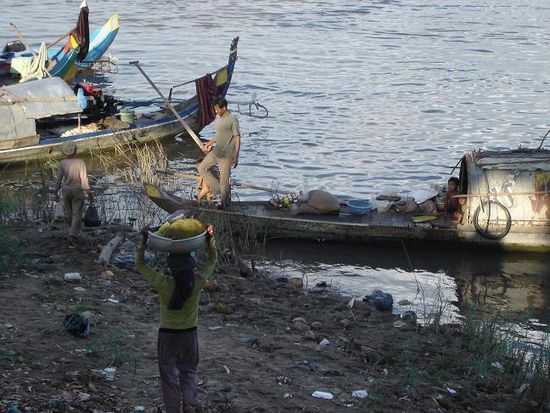 am Fluss "Tonle Sap"