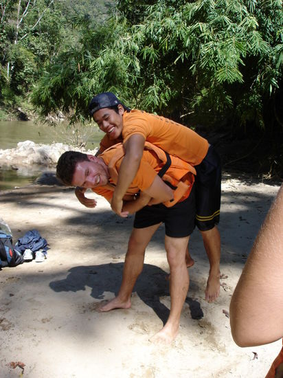 Georg und einer Guide beim Bambo Rafting