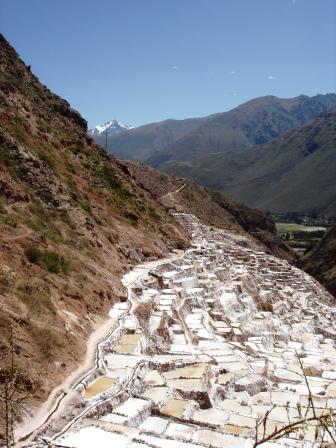 Maras - Salineros - in diesen Pfannen wird Salz gewonnen.