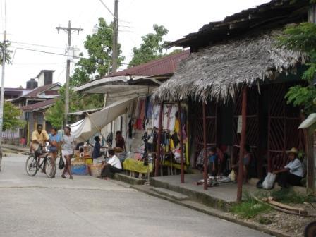ein anderes Bild von Guatemala, hier leben viele Schwarze (Garifuna) - andere Kultur, andere Musik und Essen..