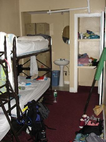 mein 5-Sterne Zimmer
es sieht am Foto noch fast groesser aus als es ist