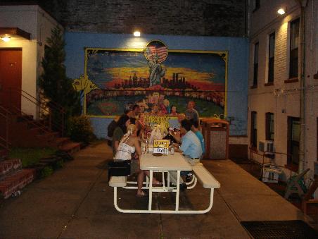 abends im Hof des Hostels