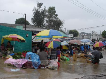 Markt im Regen
