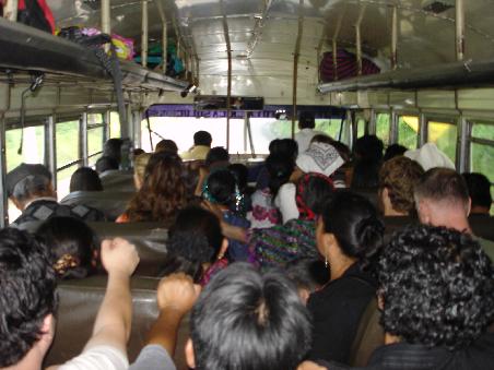 Chickenbus... achja und dieser ist noch lange nicht voll!!