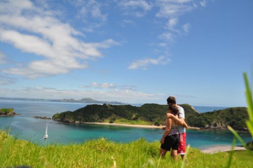 Nach kurzer aber fast "senkrechter" Wanderung werden wir mit einem tollen Blick über die Bay of Island belohnt