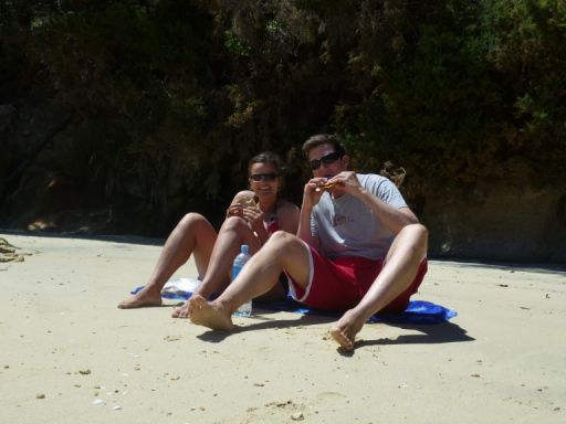 Nach diesem Naturspektakel stranden wir an einer einsamen Insel und verputzen die selbstgemachten, besten Sandwichs der Welt