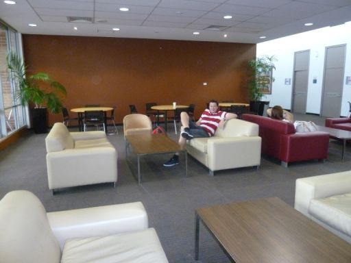 Die UTS Business Lounge - Die Moebel sind neu und der Kaffee ist immer noch kostenlos - so schmeckt er allerdings auch