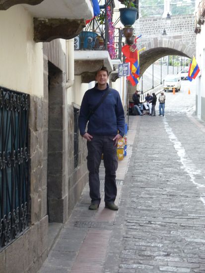 Torsten im Stadtteil La Ronda - Das erste Stockwerk ist hier ungewohnt niedrig.