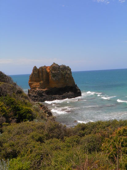 ...Steilküste und Felsformationen...