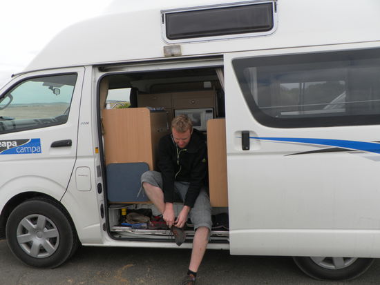 Ein neuer Tag beginnt. Wanderschuhe an, los geht`s. Immer dabei: die treue Berta