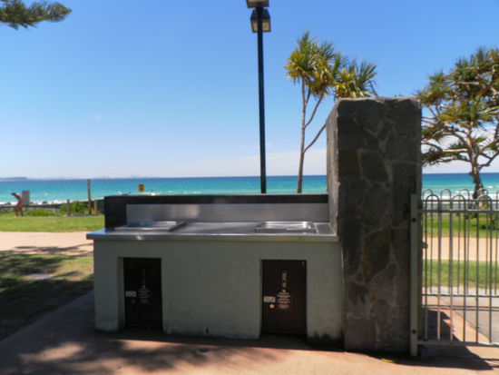 BBQ - die gibt es hier überall. Kostenlos, für jeden zugänglich und immer sauber und funktionsfähig.