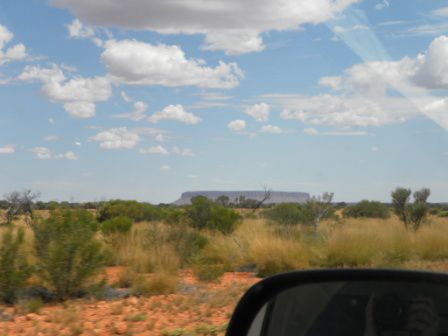 Mt. Conner - der am häufigsten irrtümlicherweise fotografierte Felsen. NEIN, das ist noch nicht der Uluru!!!