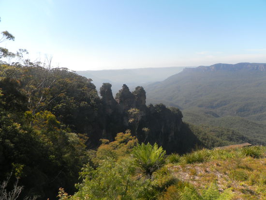 Das Wahrzeichen der Blue Mountains - die Three Sisters. Einer Legende nach hat ein Zauberer die drei Schwestern versteinert, um sie vor all zu aufdringlichen Verehrern zu schützen...