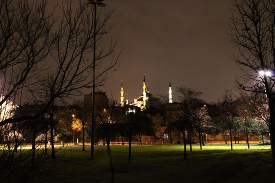 Blaue Moschee bei Nacht