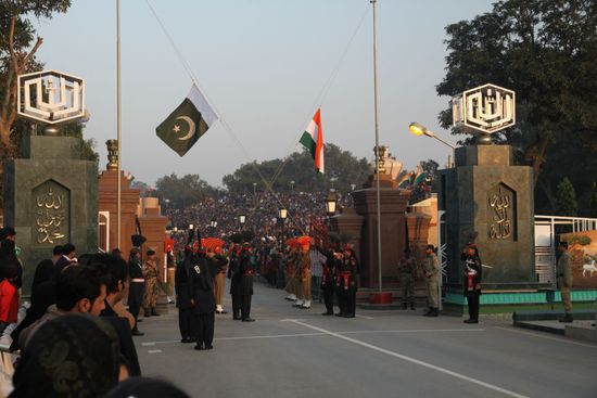 Niederholen der Flaggen