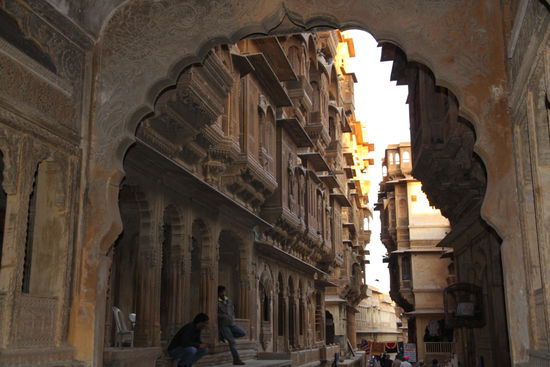 Schöne enge Gässchen zwischen Havelis (alte Handelshäuser)