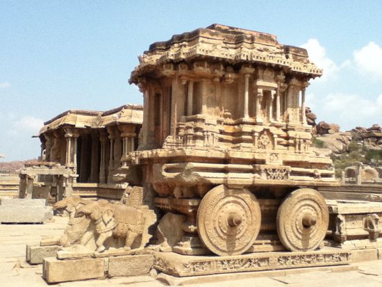 Der Garuda-Schrein, der berühmte steinerne Tempelwagen