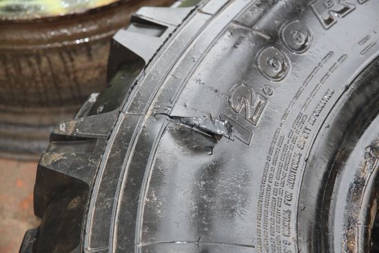 aufgeschlitzter Reifen