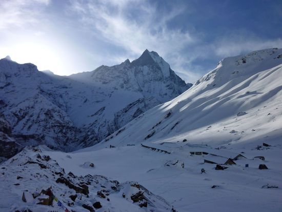 eingeschneites Annapurna Base Camp