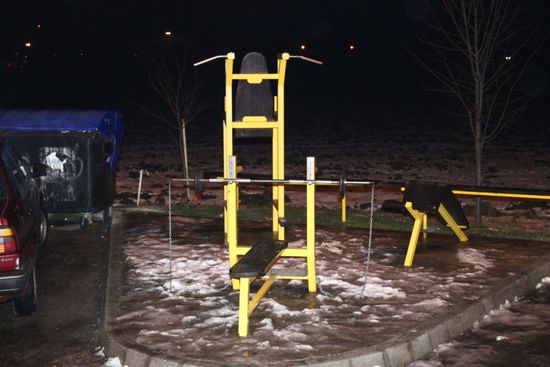 Sehr nett, Anlage zur körperlichen Ertüchtigung an einer slowakischen Tankstelle