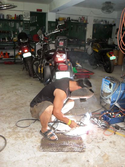 Kaugummi hätte nicht gehalten, deshalb wird besser geschweißt