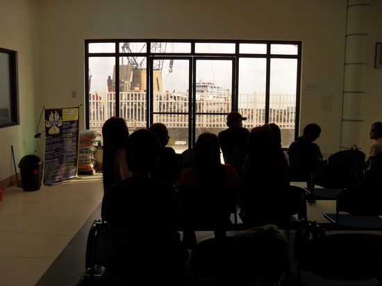 Nicht die Wartehalle zum grossen Glück, aber für die Fähre und immerhin ein Hochsicherheitsbereich