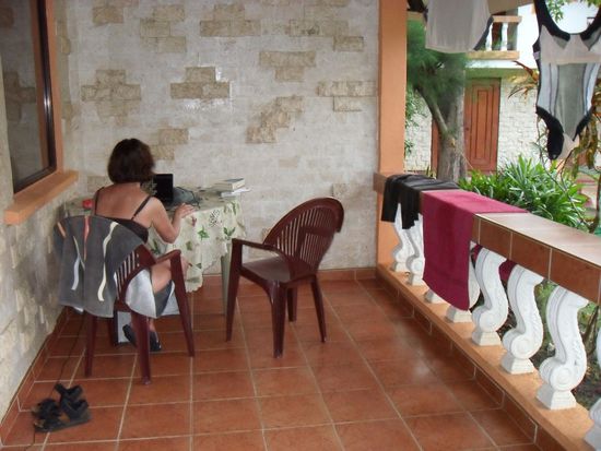 Terrasse, Computerarbeitsplatz, Wäschetrockner, Frischluftversorger, kurz Universalraum