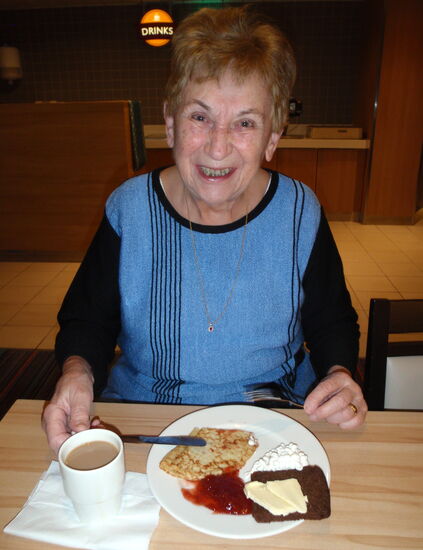 beim Frühstück am nächsten Morgen