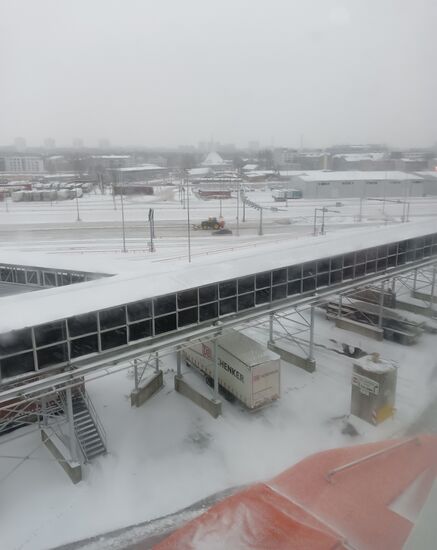 Tallinn begrüßte uns mit Schnee