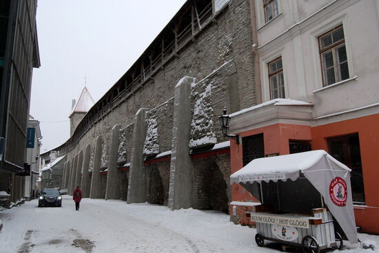 ein kurzes Stückchen weiter passierten wir die alte Stadtmauer