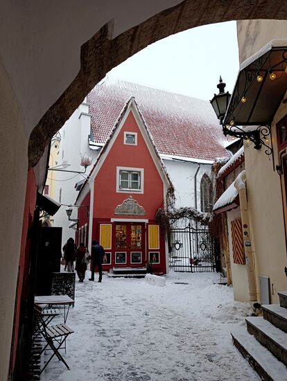 gleich neben der Apotheke bogen wir in die "Saiakang" ein
