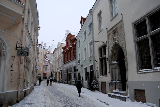 über die Straße "Pikk" kamen wir