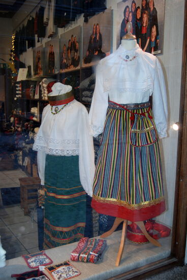 wir wanderten die Straße "Pikk" entlang mit einigen schönen Auslagen