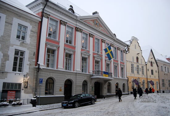 kurz danach gingen wir an der schwedischen Botschaft vorbei