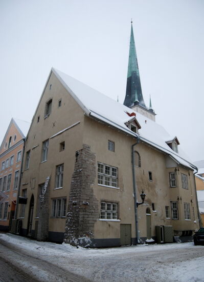 "Pikk" Ecke "Tölli tn" mit der Olaikirche im Hintergrund