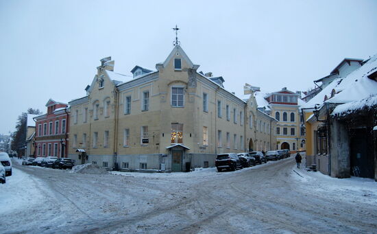 an der Ecke "Uus tn" und "Olivimäki" bogen wir in die Straße "Aia tn" ab