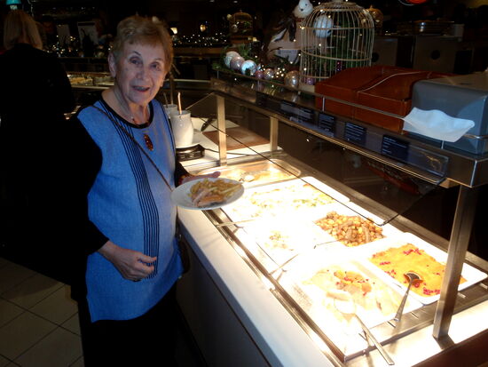 nach einer kleinen Ruhepause gingen wir zum Buffé