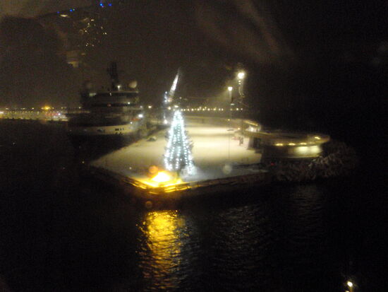 Weihnachtsbaum auf der Mole bei unserer Ausfahrt