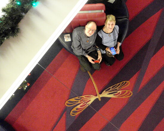 Verspiegelungen auf dem Schiff