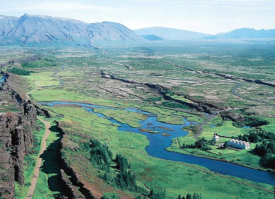 Þingvellir - abfotografiertes Luftbild der Senke Þingvallasveit, wo die nordamerikanische und eurasische Kontinentalplatten am deutlichsten auseinanderdriften (jährlich 2cm)