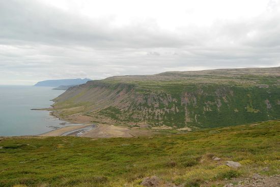 Blick über Norðfall zum Suðurfirðir